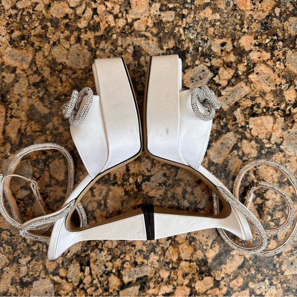 MACH & MACH 140 CRYSTAL DOUBLE BOW PLATFORM SANDALS IN SATIN - Picture 8 of 14